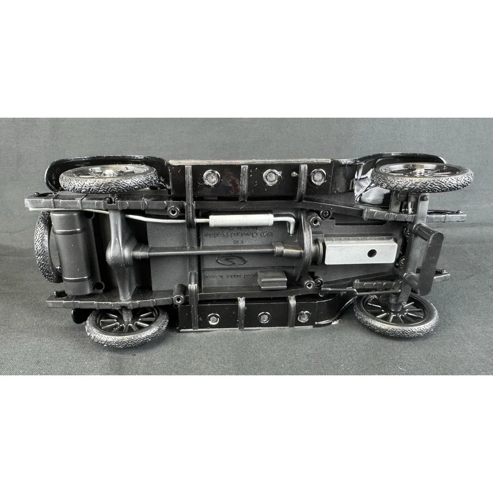Signature Models 1/18 Scale 3625B 1920 Cleveland Roadster Green & Black